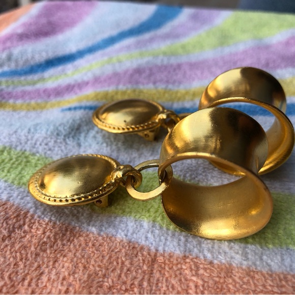 Vintage1980’s Brushed  Gold Tone Drop Hoop Clip On Earrings - Picture 2 of 3